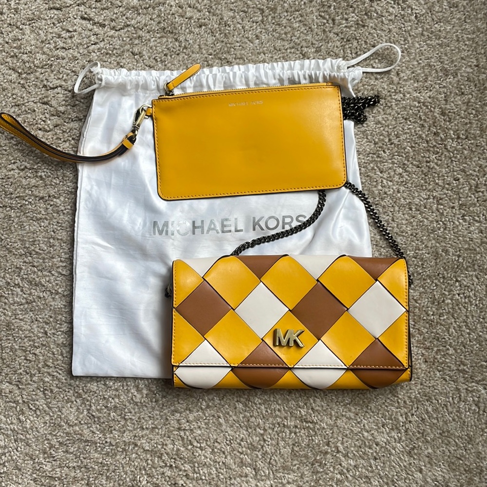 Michael Kors purse and wristlet